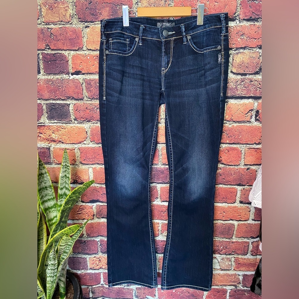 SILVER Dark Wash Boot Cut Mid Rise Tall Girl Jeans Size 32